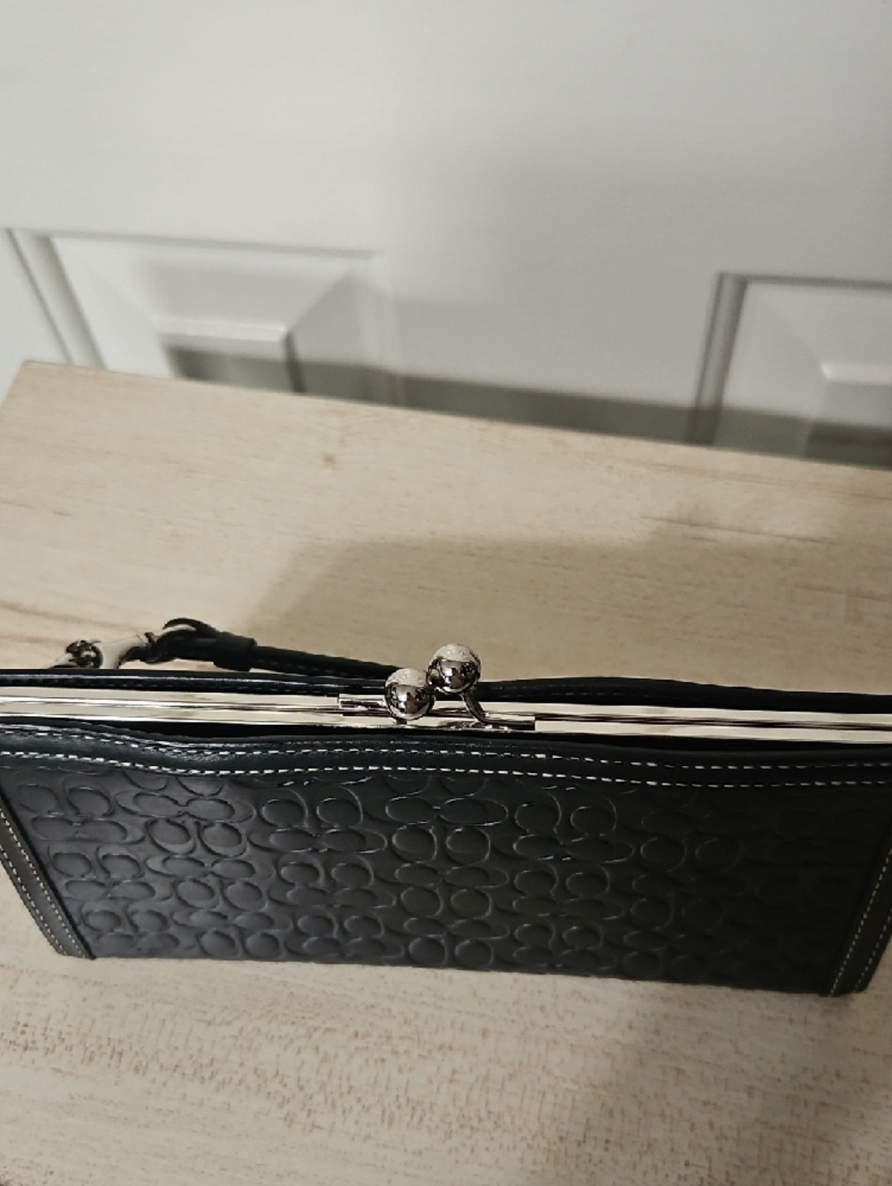 Coach NWOT Y2K Black Embossed Signature Leather Kisslock Wristlet Clutch - Picture 9 of 10